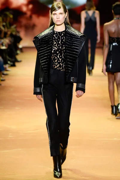 Look 10